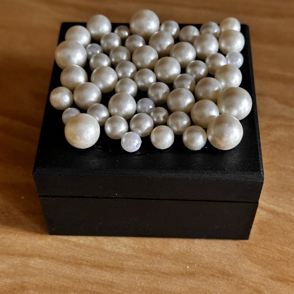 Hand crafted Pearl Cluster black wood trinket box